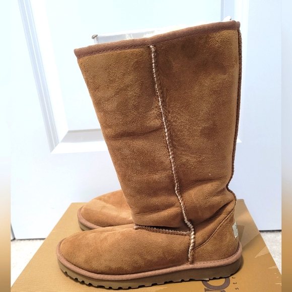 UGG Light Sand Brown Classic Tall Boots, size US 5 - Picture 1 of 5